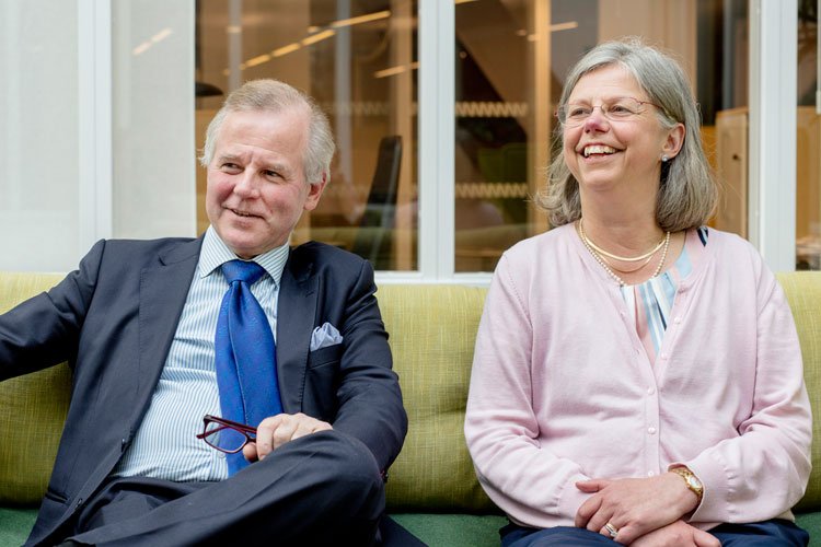 KI:s blivande rektor Ole Petter Ottersen och vikarierande rektor Karin Dahlman-Wright. Foto: Gustav Mårtenson