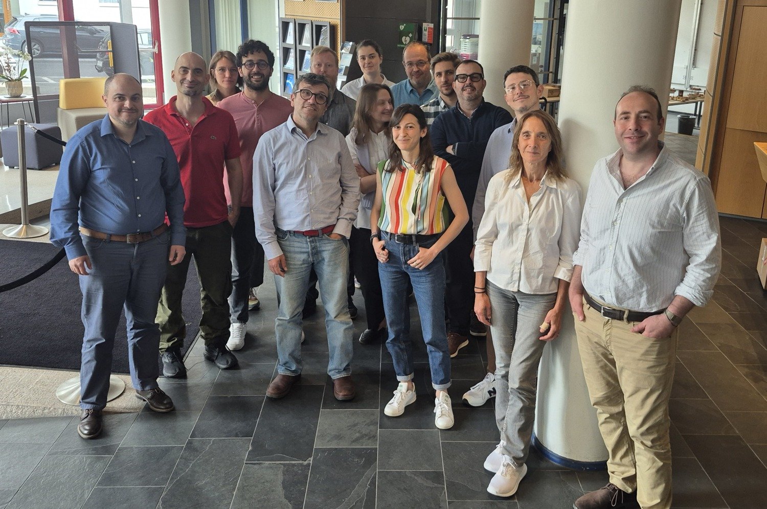 Ett gruppfoto av medlemmar i EXPEREINCE projektet