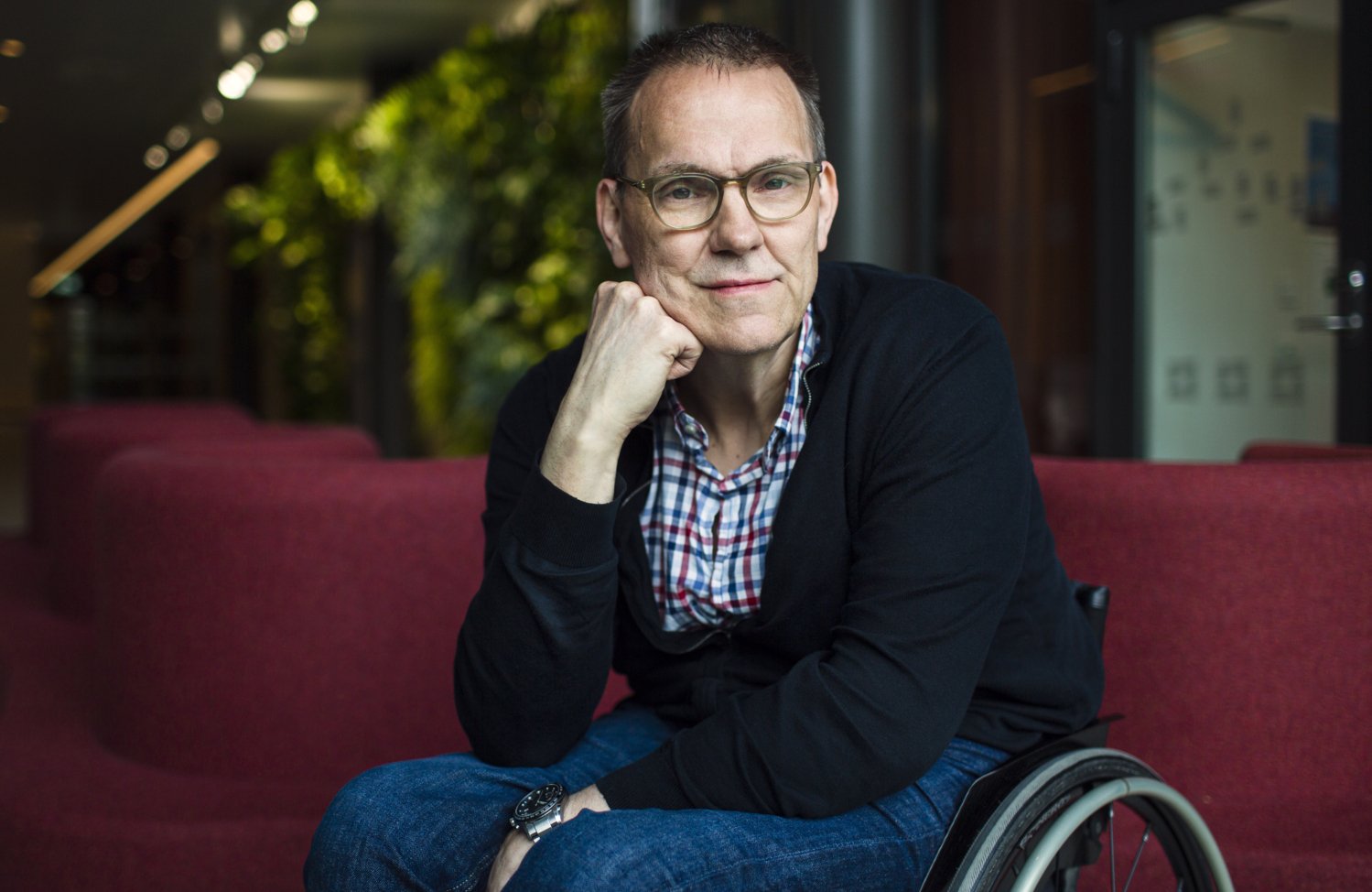 Porträtt av professor Per Uhlén.