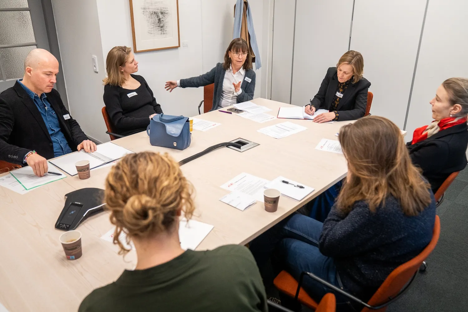 Medarbetare från Stockholms stad och forskare diskuterar effektiva kommunikationsstrategier för hållbar konsumtion.