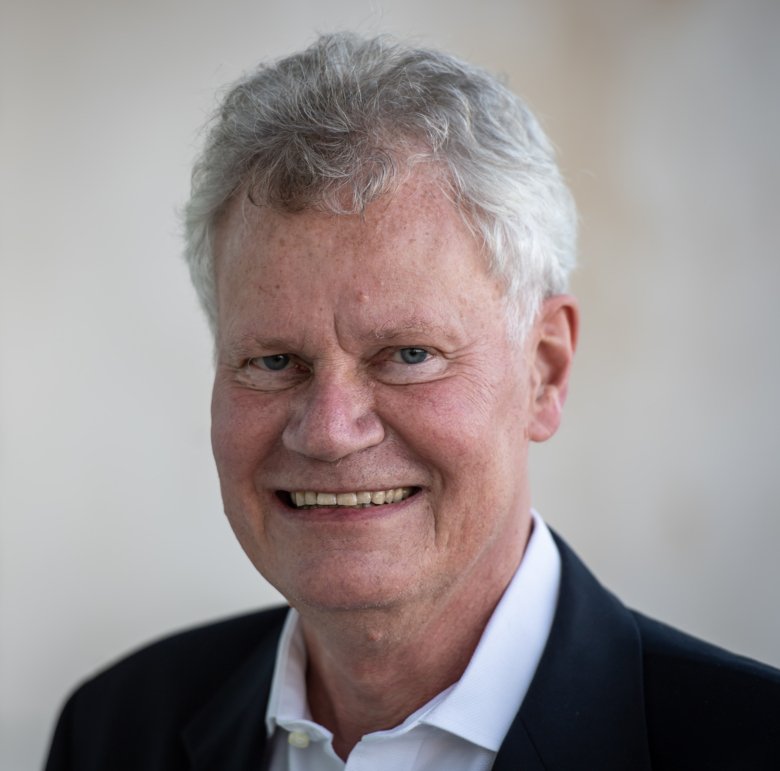 Porträtt närbild av Björn Klinge, senior professor i odontologi..