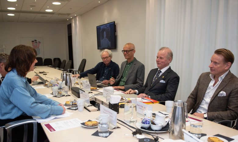Biståndsminister Matilda Ernkrans tillsammans med KI:s rektor Ole Petter Ottersen.