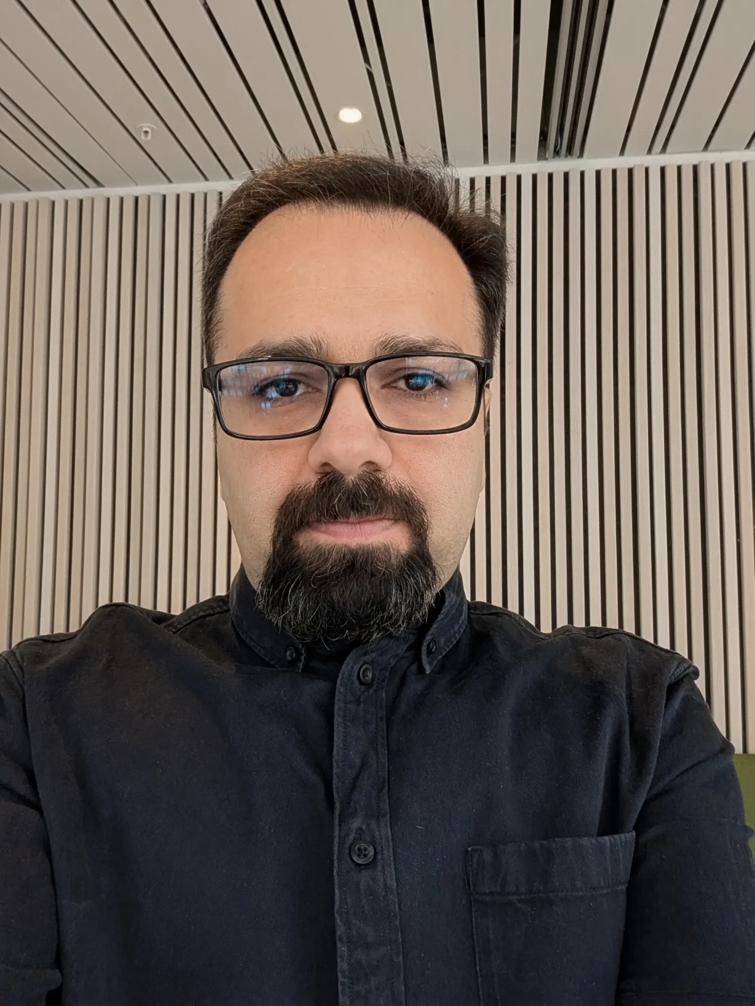 Porträtt av Farhad Abtahi.