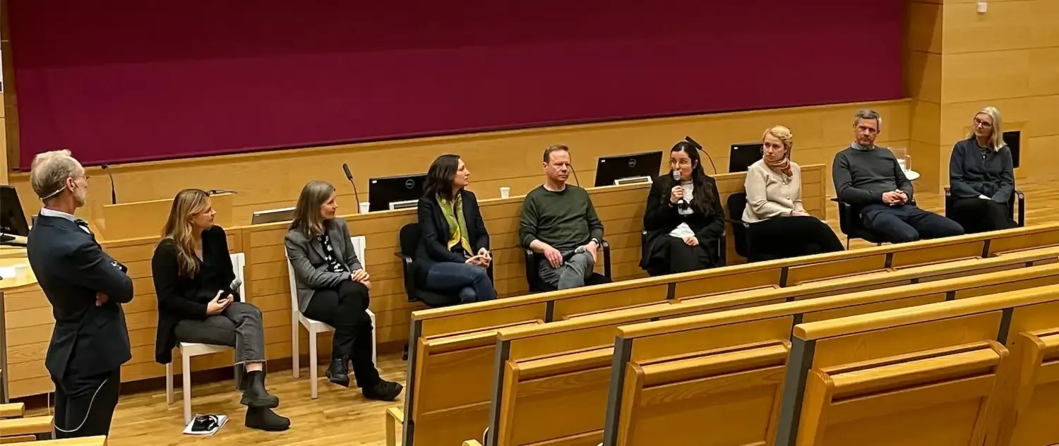 Sittande panel som deltog i "Fråga KI" i mars 2023
