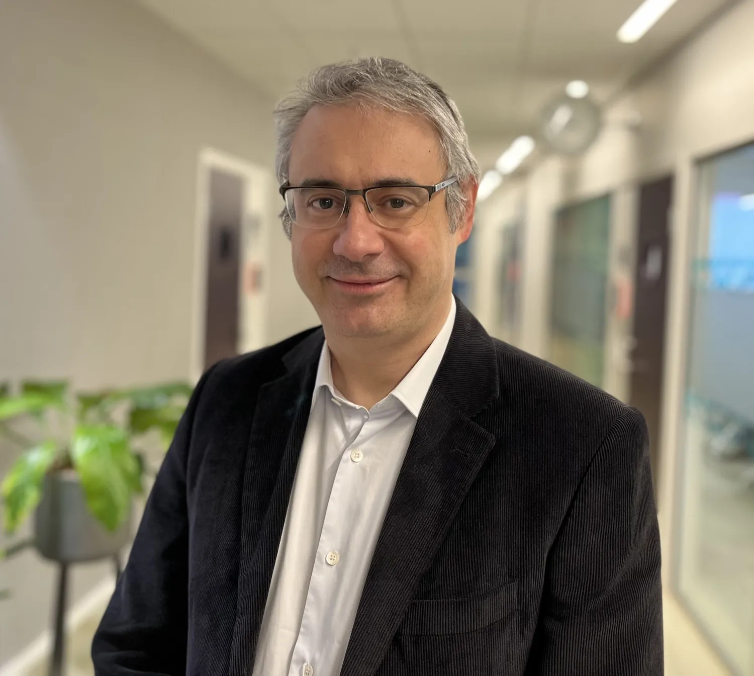 Porträttbild av George Belibasakis