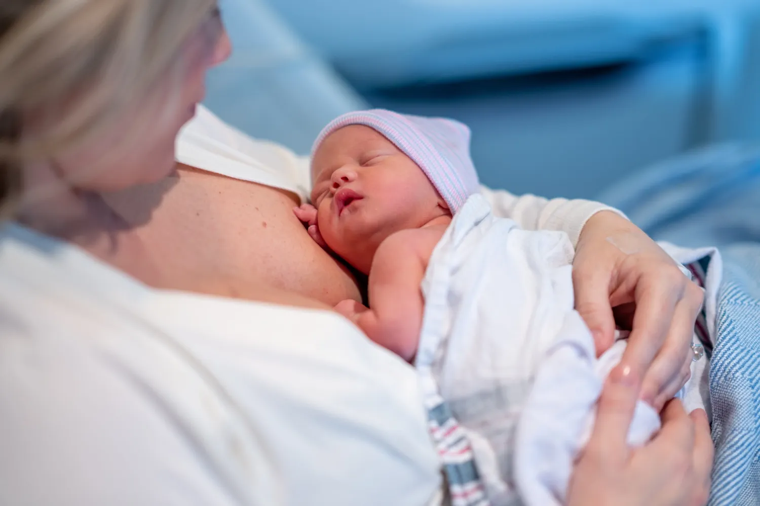 Mamma med nyfött barn