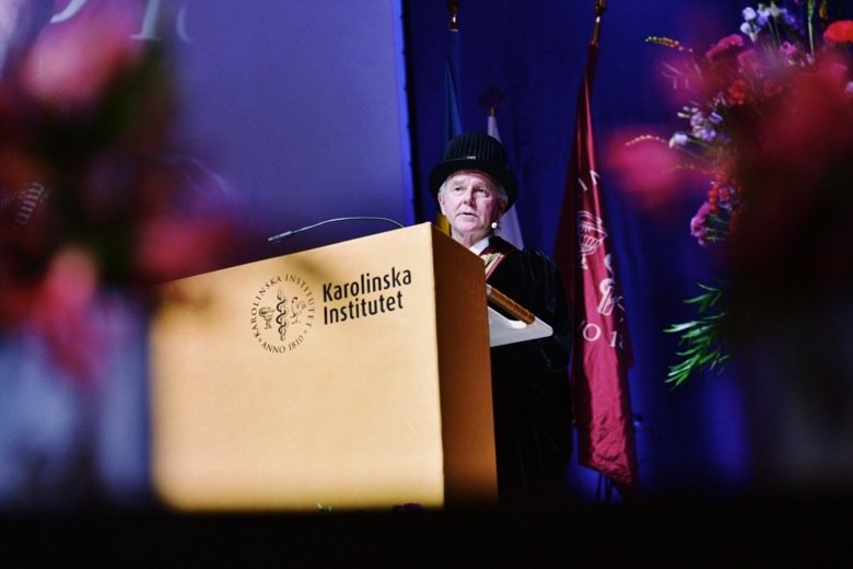 Photo of Ole Petter Ottersen during his welcome speech.