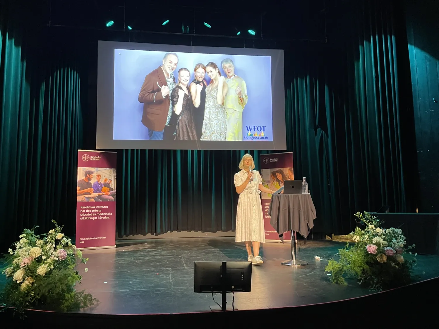 NVS-dagen 2026 inleds. Prefekten står på scenen på nya Cirkus.