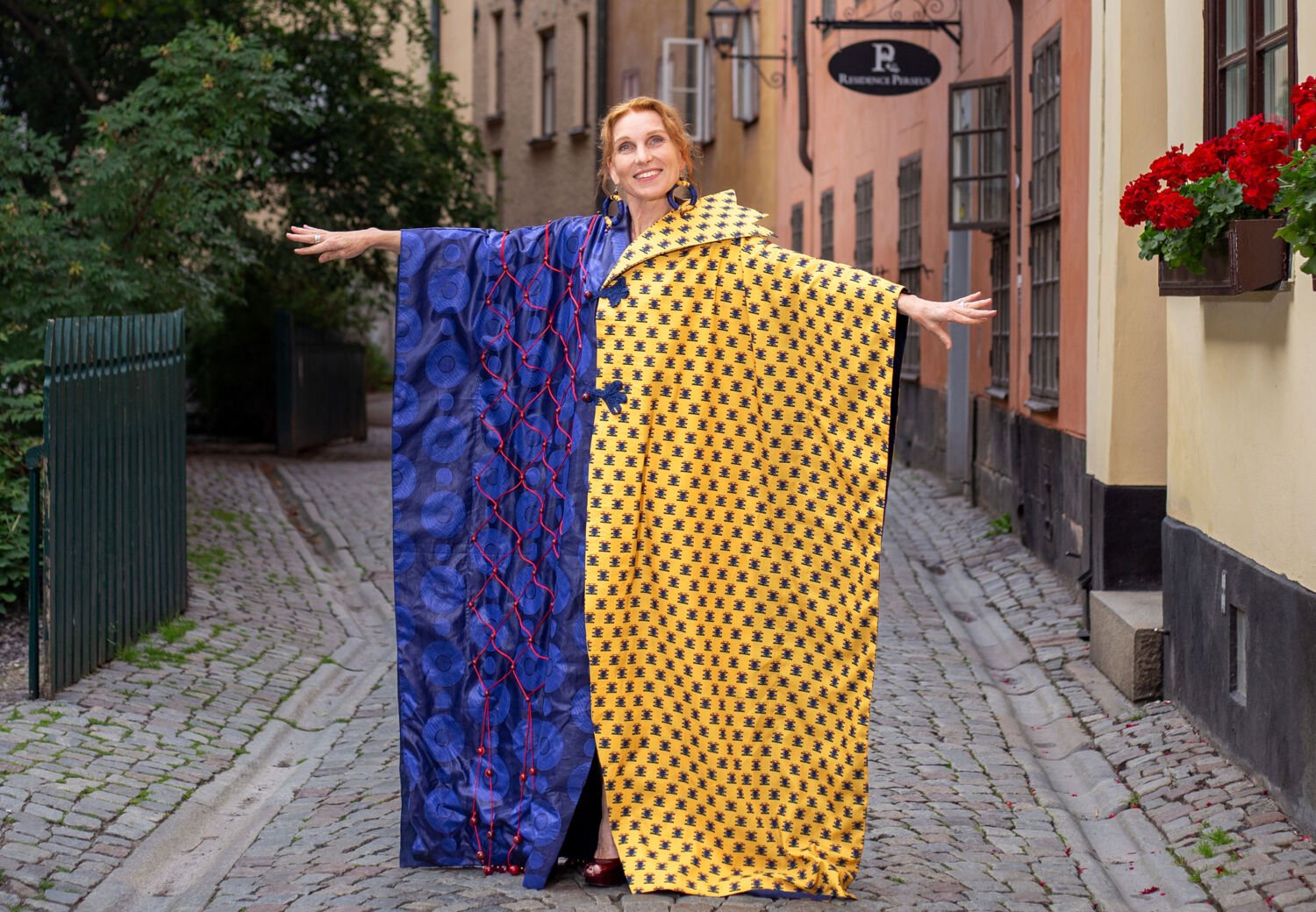 Anna Mia Ekström visar delar av kollektionen "HIV Unwrapped".