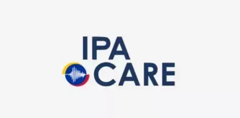 Logotype för projektet IPA Care. Namnet i blått och en cirel i blått rött och gult