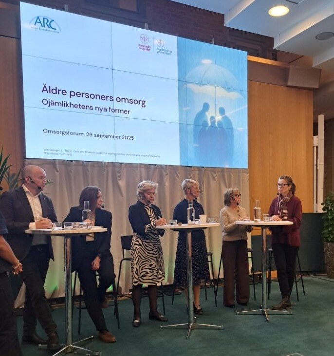 Isabelle von Saenger längst till höger, med sin presentation på skärmen.