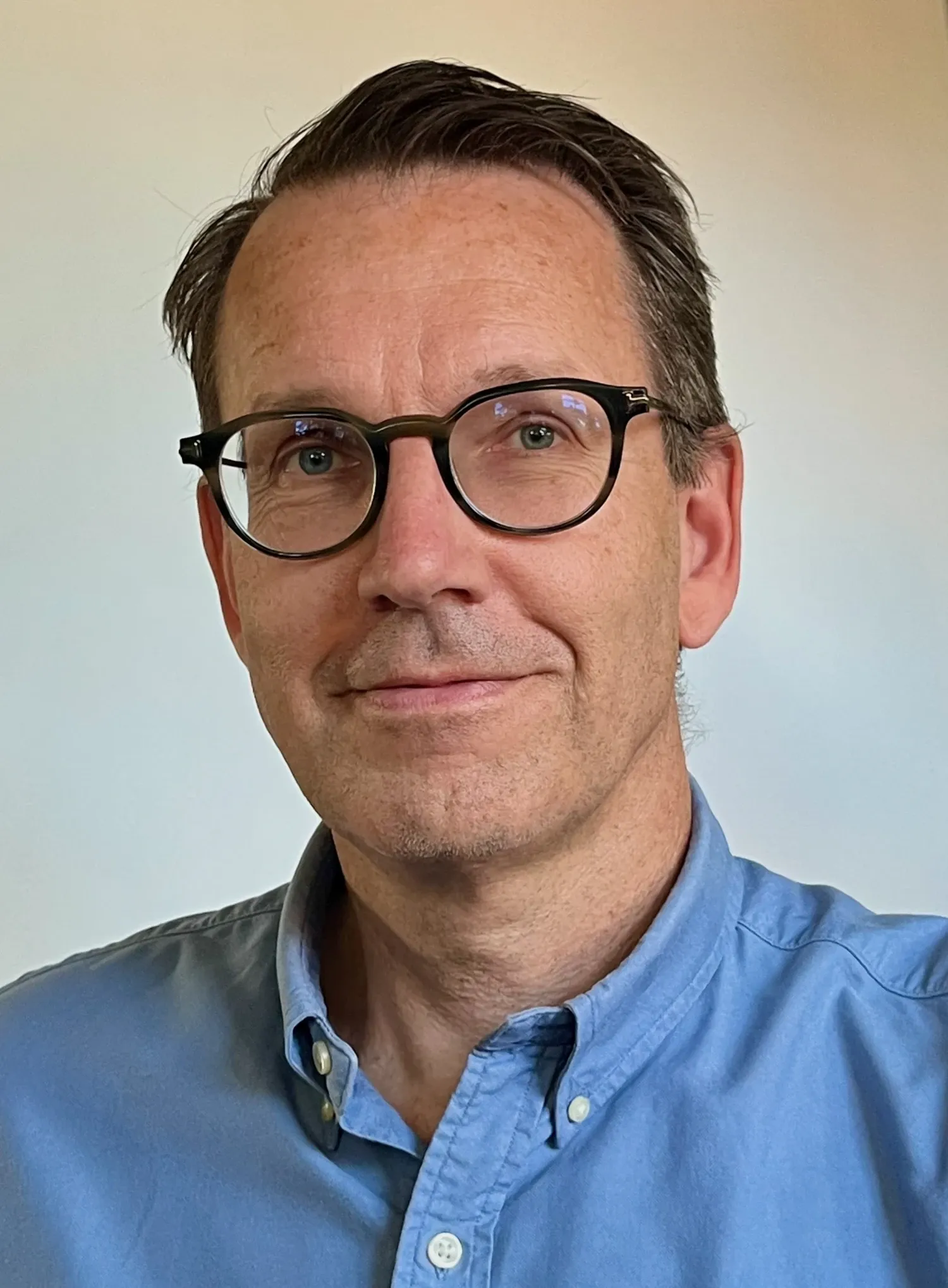 Porträttfoto på Jakob Skov.