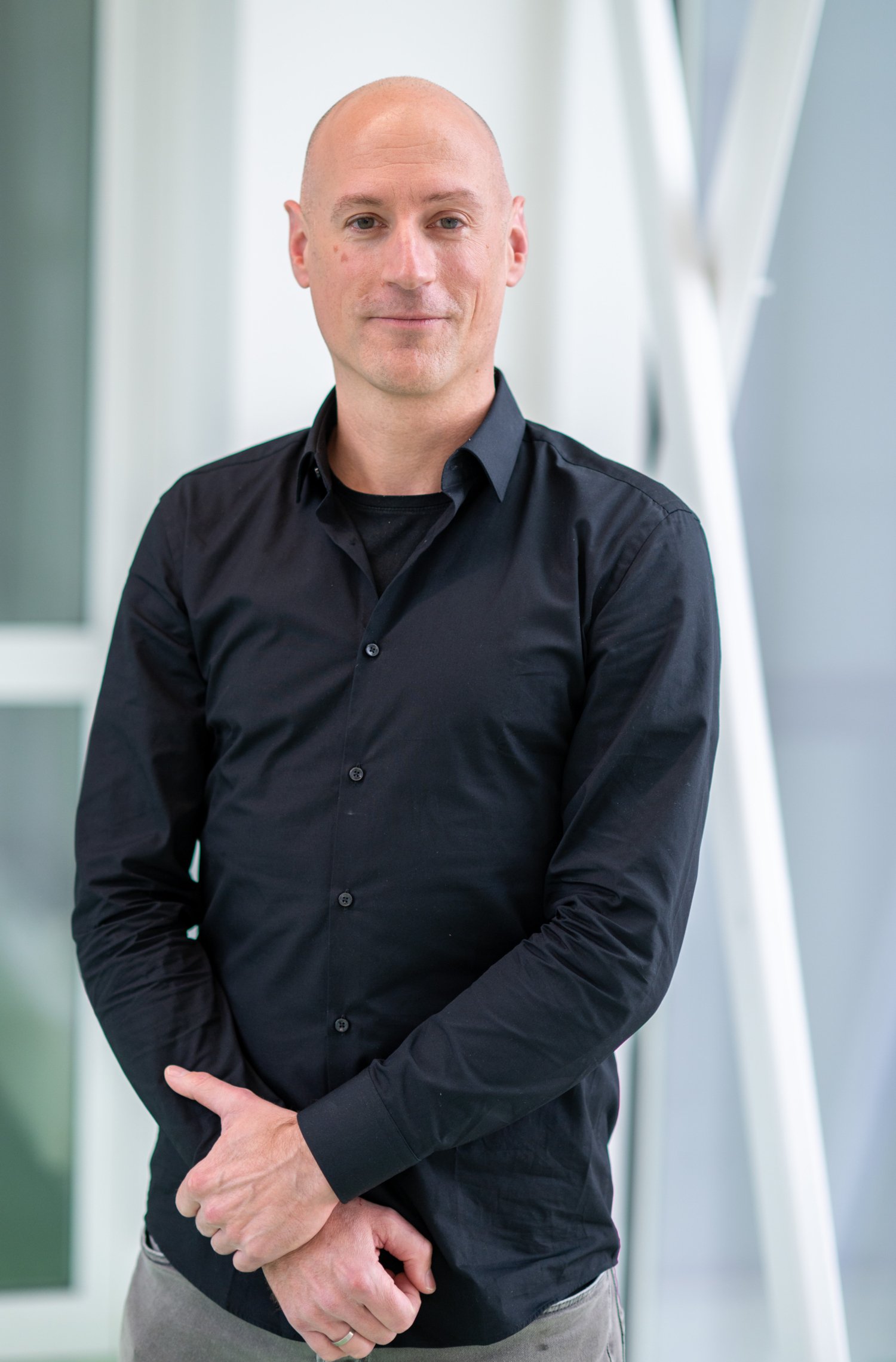 Ett porträtt av en man.