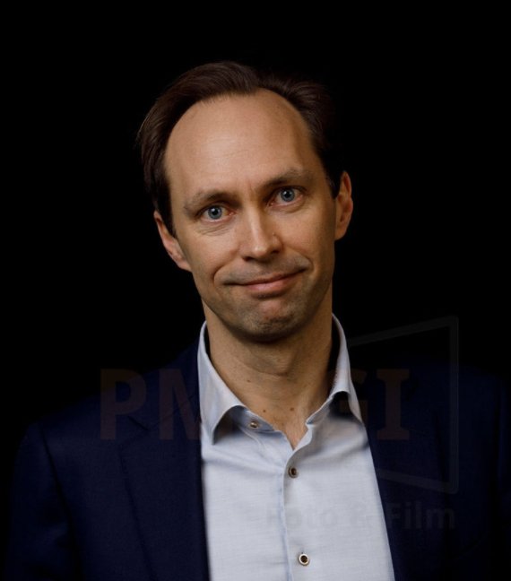 Porträttfoto av Linus Jönsson, avdelningen för neurogeriatrik, NVS.