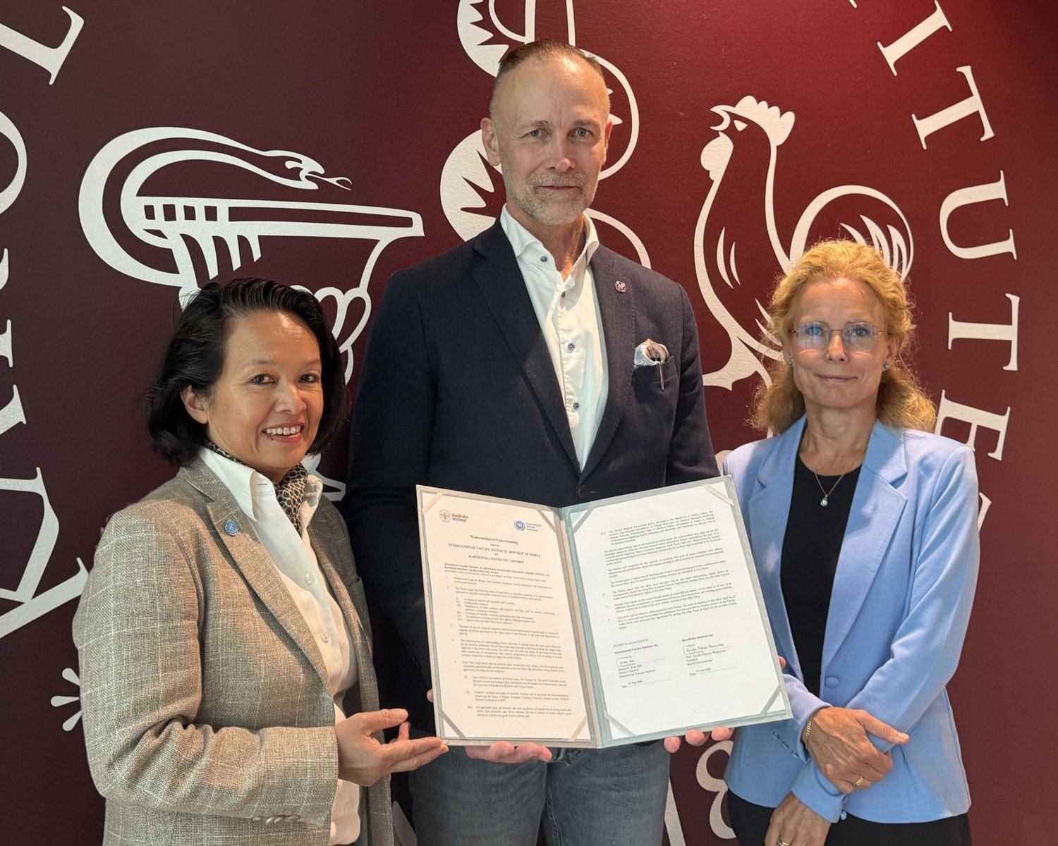 Anh Wartel, IVI:s chef för Europakontoret, Martin Bergö, KI:s prorektor och Anna Norrby-Teglund, chef vid Centrum för infektionsmedicin, Huddinge.