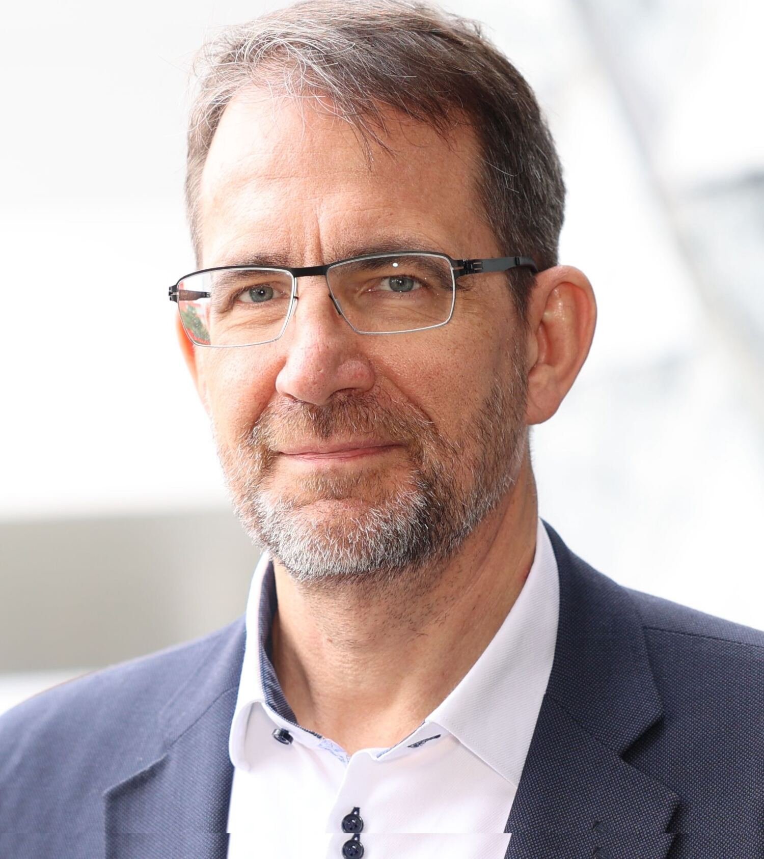 Portrait of Professor Michael Heneka, director of the Luxembourg Centre for Systems Biomedicine and leader of the Neuroinflammation group.