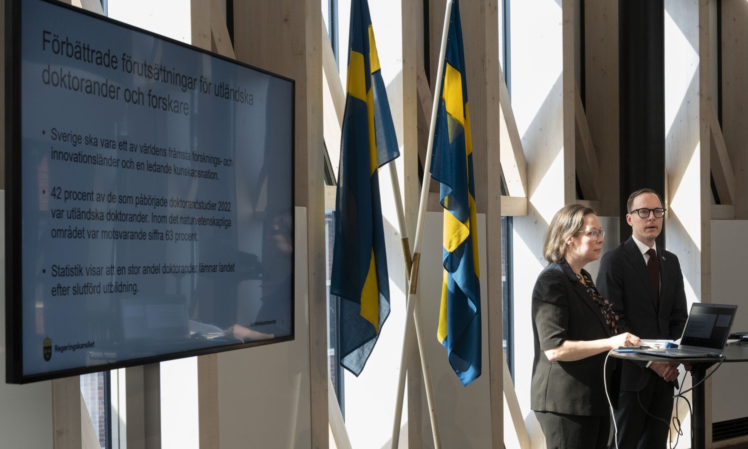 Presskonferens med Maria Malmer Stenergard och Mats Persson.