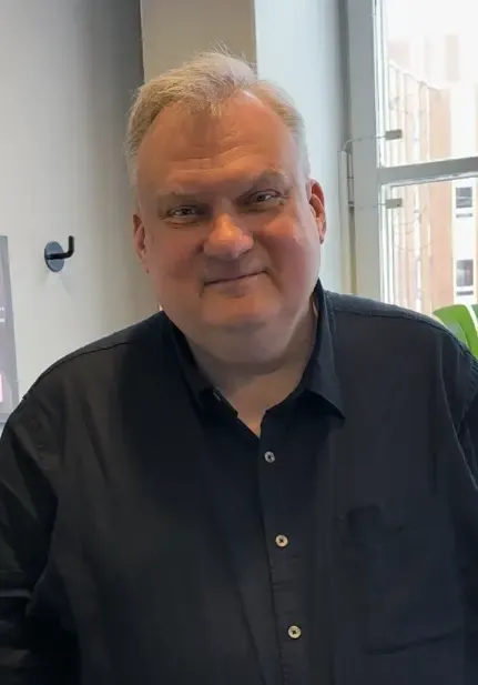 Porträttfoto av Mikael Björnstedt vid institutionen för laboratoriemedicin.