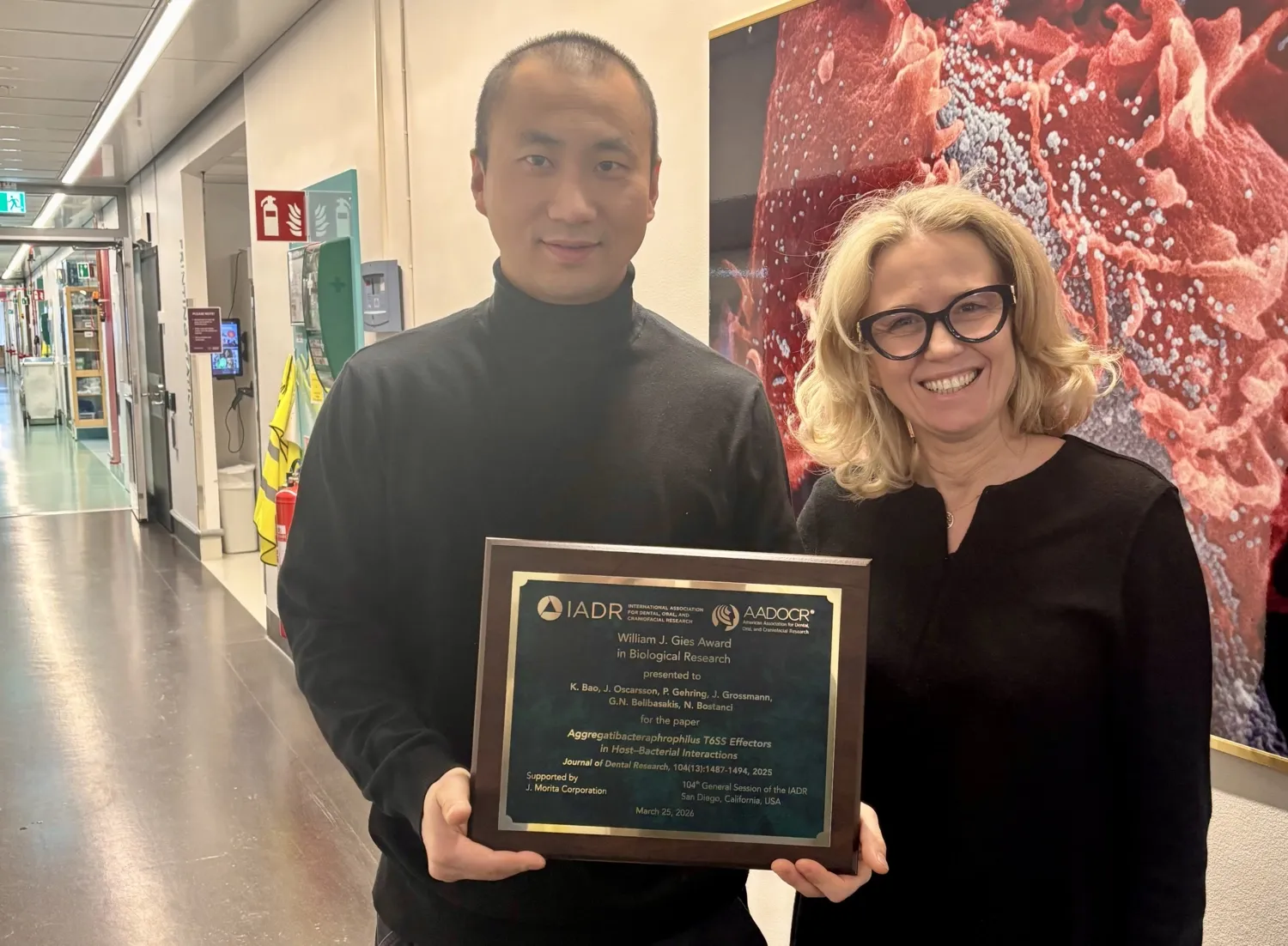 Kai Bao och Nagihan Bostanci pris för bästa artikel