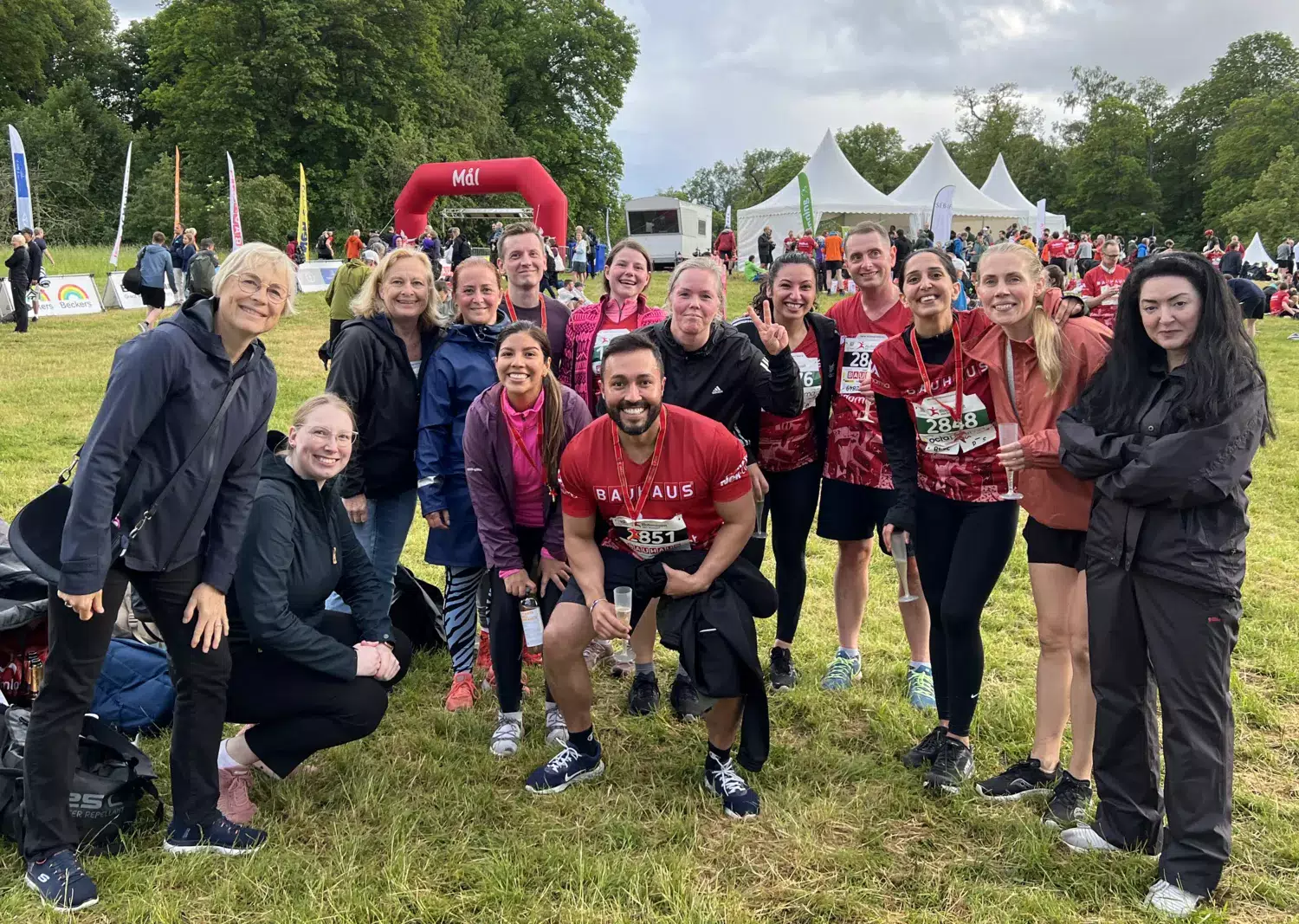 Motionärer som gått i mål på Djurgården i Blodomloppet