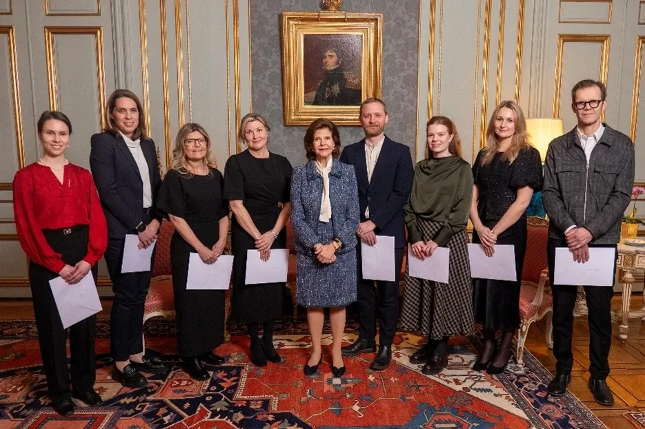 Bild från utdelningen på Kungl. Slottet i Stockholm, då stipendiaterna tog emot sina stipendier ur H.M. Drottningens hand