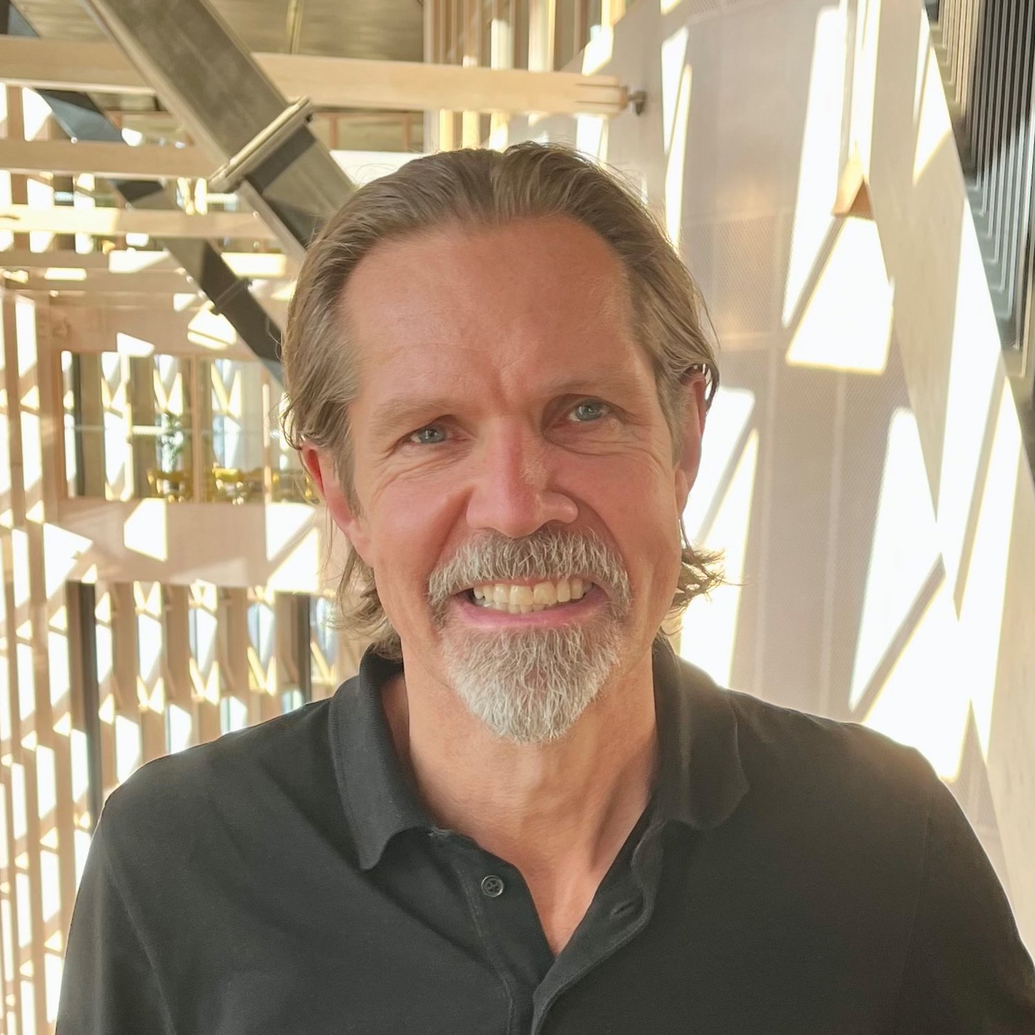 Porträtt av professor Sven Bölte.