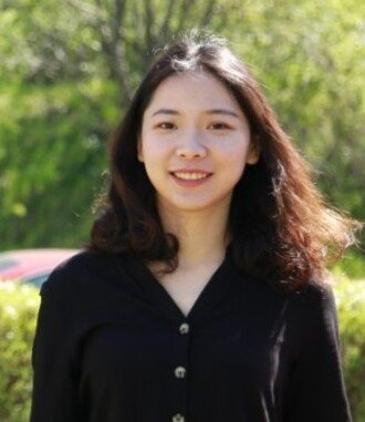 Porträtt av Ying Xiong ute i naturen