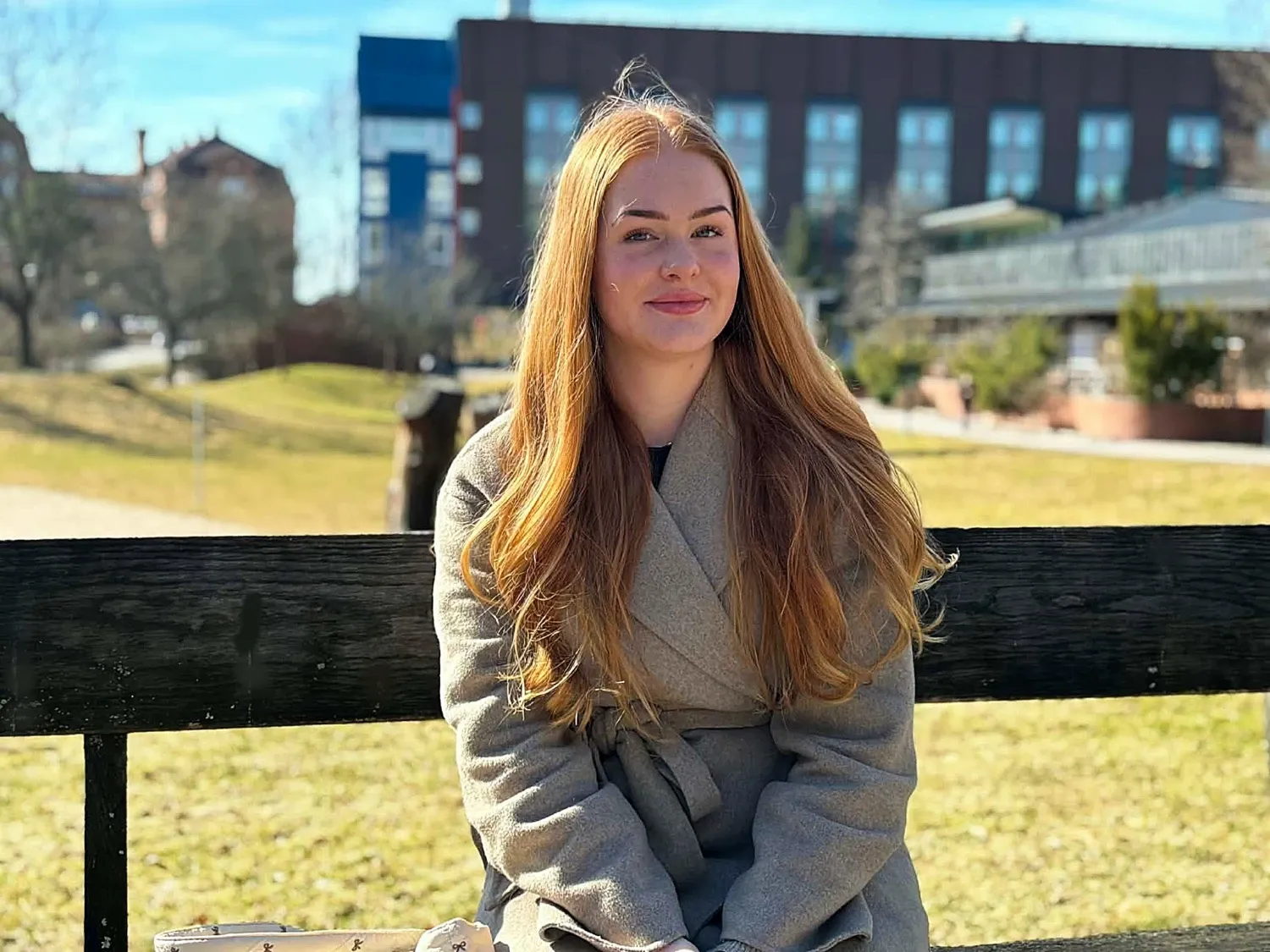 Porträtt på läkarstudenten Ebbali Ekehammar på campus Solna.