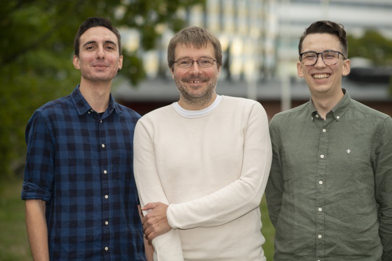Vassilis Glaros, Taras Kreslavsky och Sebastian Ols vid institutionen för medicin, Solna, Karolinska Institutet.