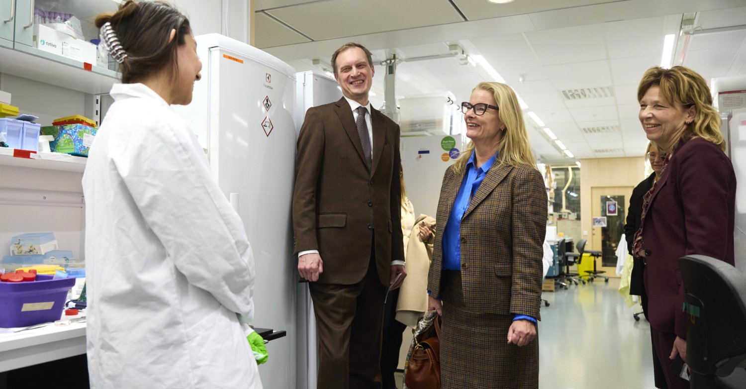 Ministerbesök av Lotta Edholm på KI.