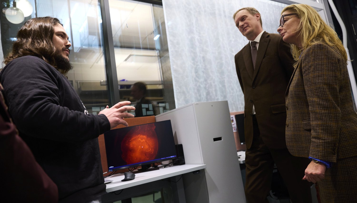 Ministerbesök av Lotta Edholm på KI.