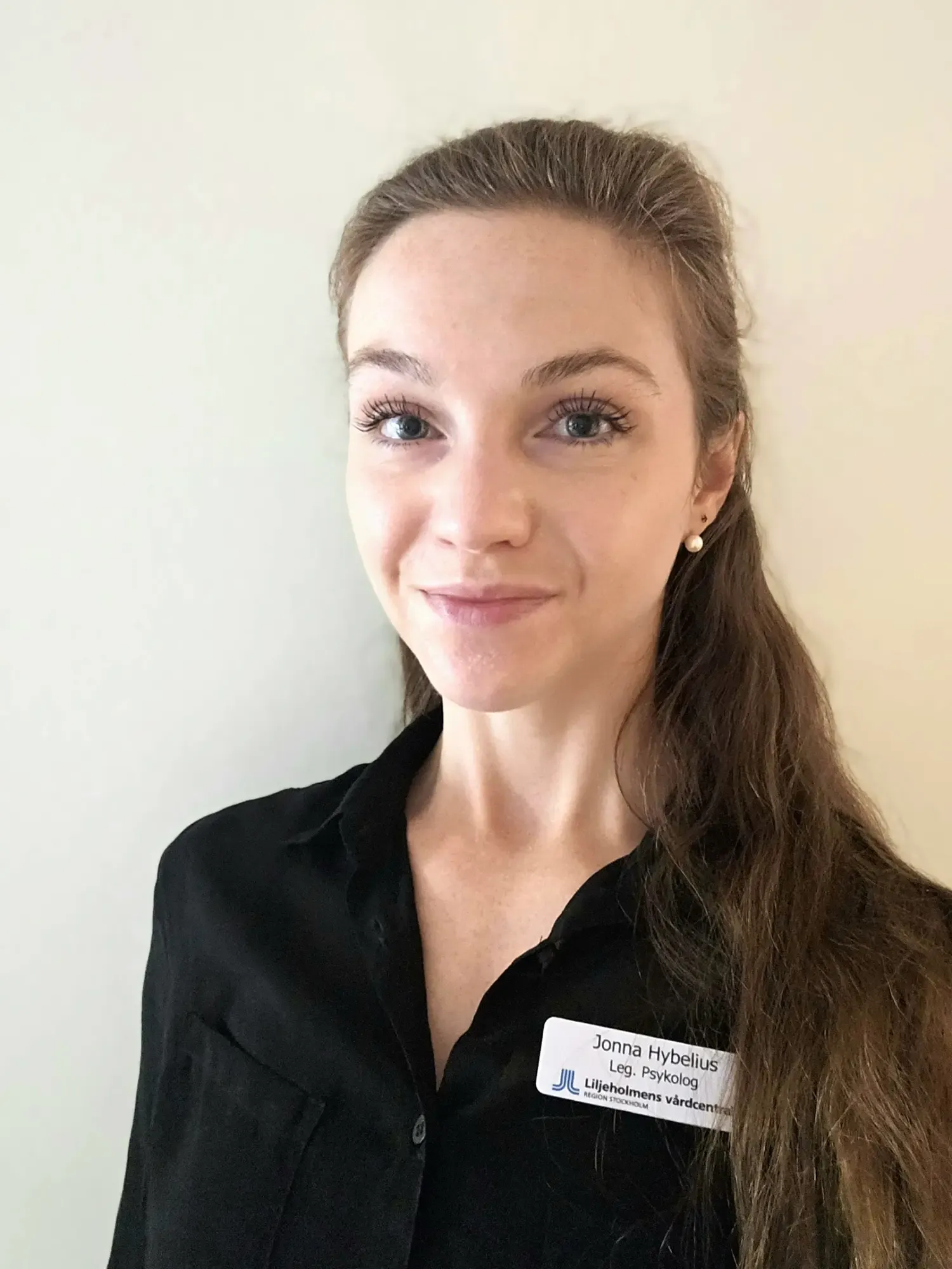Porträtt av Jonna Hybelius, doktorand vid avdelningen för allmänmedicin och primärvård, NVS.
