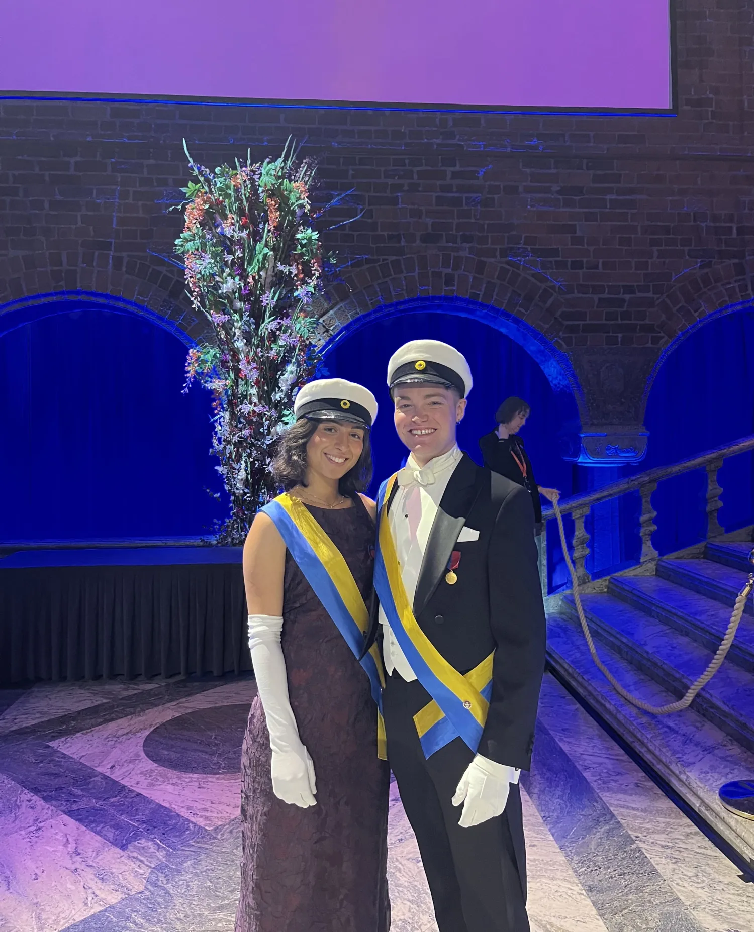 Nora Khatibi och Gottfrid Rehn, uppklädda under promotionshögtiden i Blå hallen.