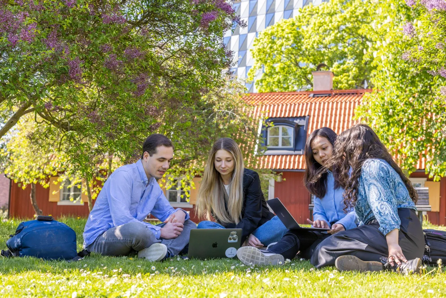 Studenter på campus