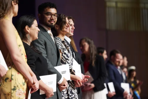 Ali Esmailzadeh under examensceremonin VT2026