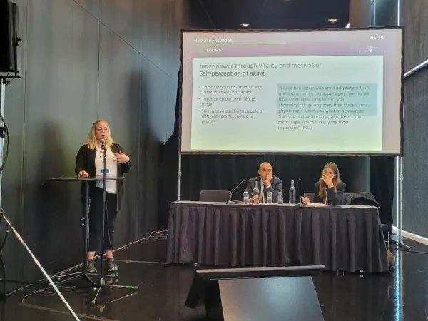 Nathalie Frisendal presenterar sin forskning vid kongressen.