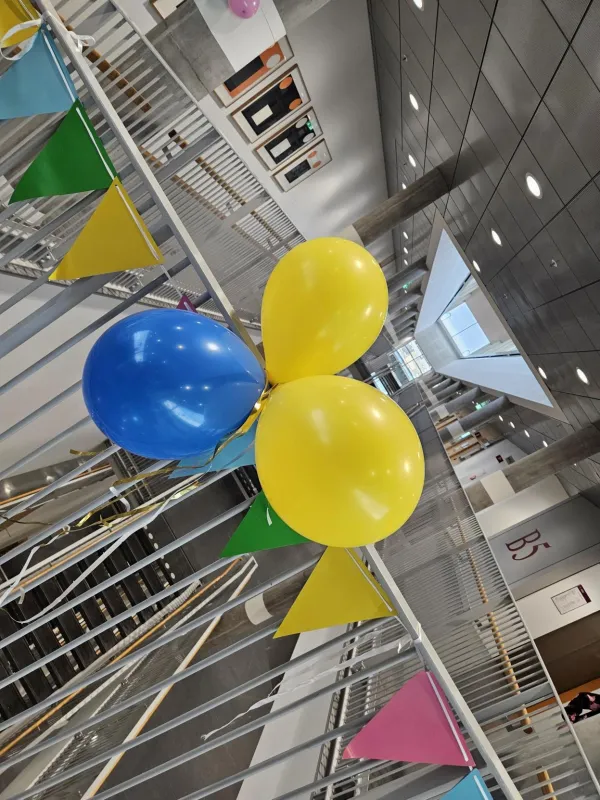 Ballonger i trapphuset på ANA 23