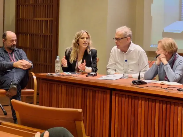 Paneldeltagare vid symposiet.