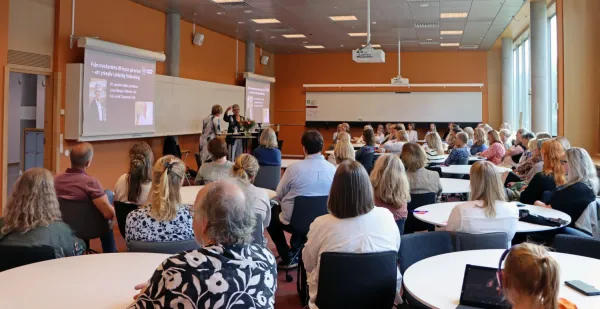 Avslutningssamtal och avtackning av Lena Nilsson-Wikmar den 8 september 2025. Från lärosal och mingelyt i ANA23, Flemingsberg