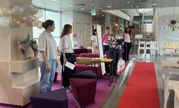 Lärarna vid AT-programmet vid rosceremonin