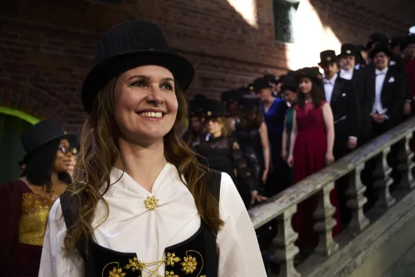 Brynhildur Tinma i högtidsdräkt.