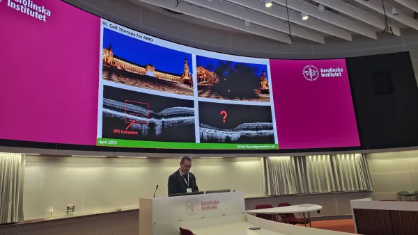 Foto på presentatör Dr. Francisco Diaz Corrales från CABIMER ståendes vid talarstolen på Advancements in Stem Cells, Organoids, AI, and Regenerative Medicine konferensen 2025.