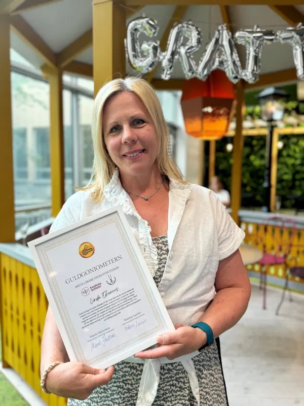 Linda Ekenros, lärare och kursansvarig, fick studenternas pris Guldgoniometern.