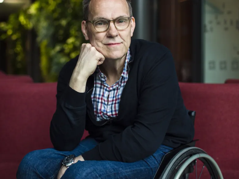 Porträtt av professor Per Uhlén.