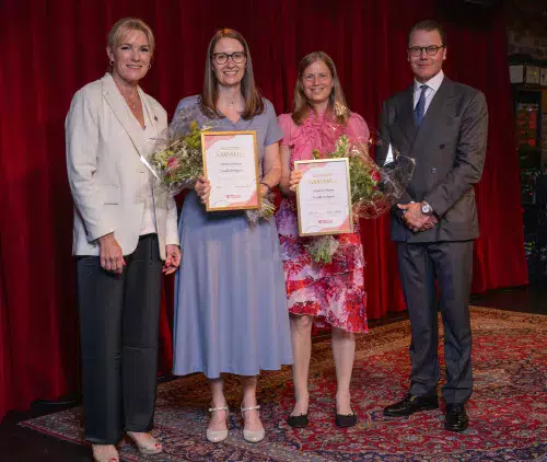 (From left) Kristina Sparreljung, Chair of the Swedish Heart-Lung Foundation, Elizabeth Arkema and Pernilla Darlington, both researchers at KI, and Prince Daniel at the presentation of the Jubilee Grant.