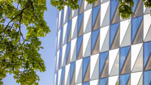 Aula Medicas facade with it´s glass windows