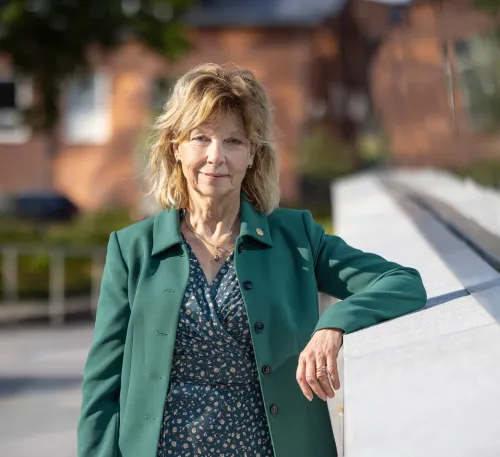 Business dressed woman outside