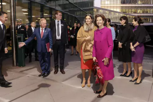 Queen Letizia of Spain and Queen Silvia of Sweden during a visit at KI.