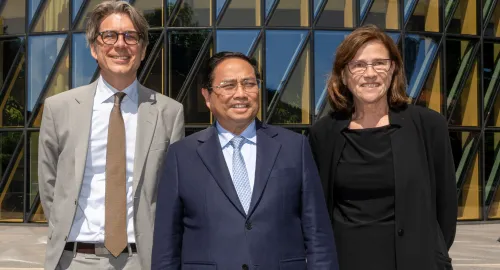 Professor Tobias Alfvén, Vietnam&#039;s Prime Minister Pham Minh Chinh and Senior Advisor Mariam Claeson.